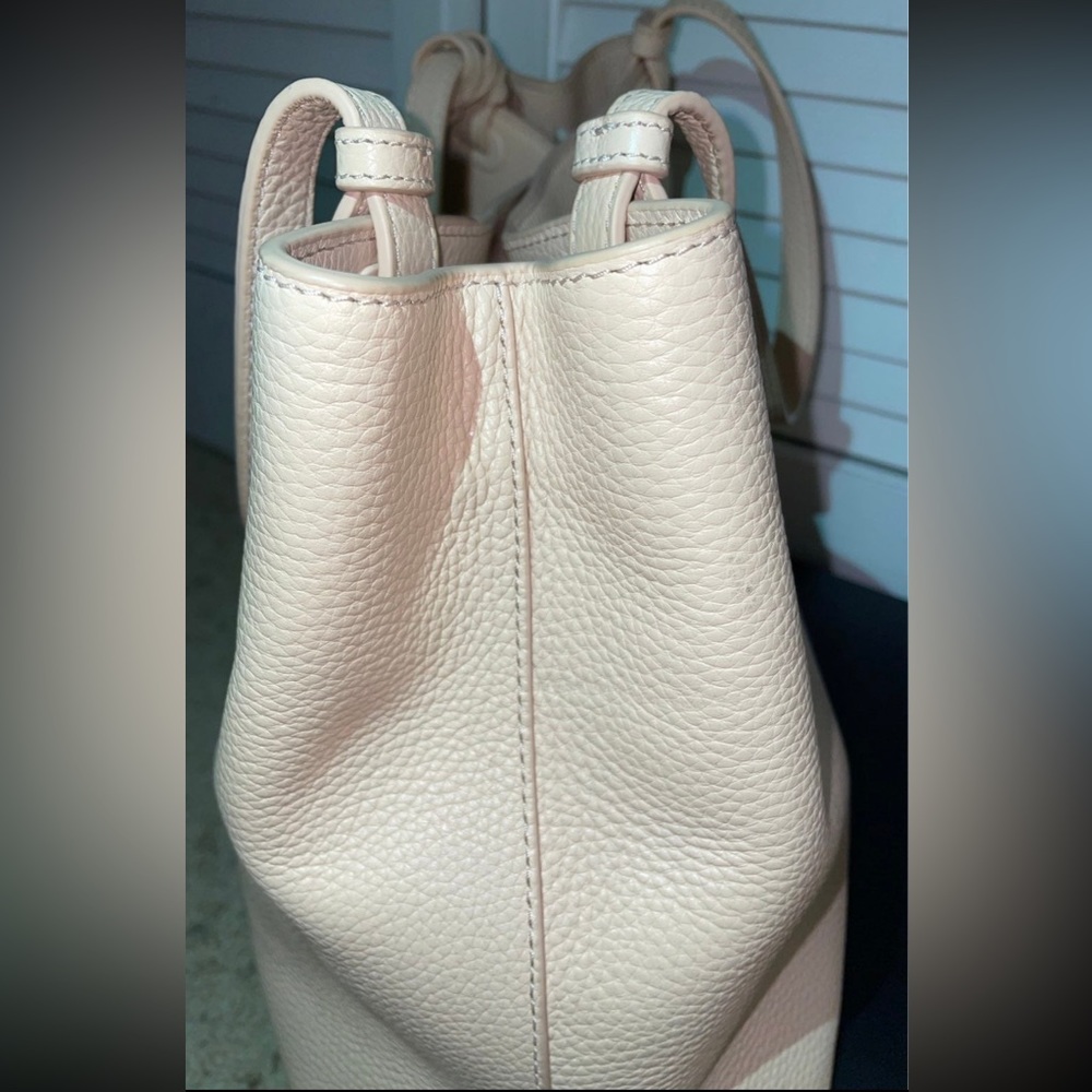 Tory Burch: Thea Center Zip Leather Tote Bag - Picture 12 of 12